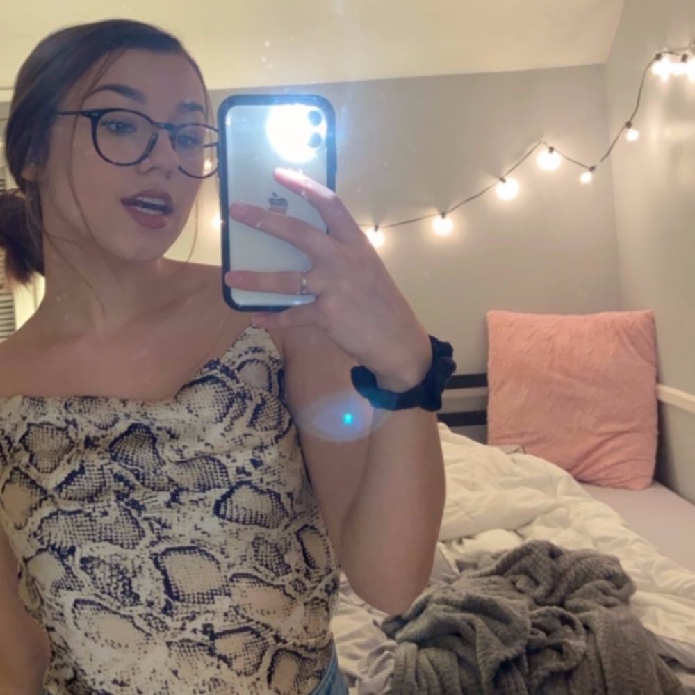 Meet your Posher, Mila